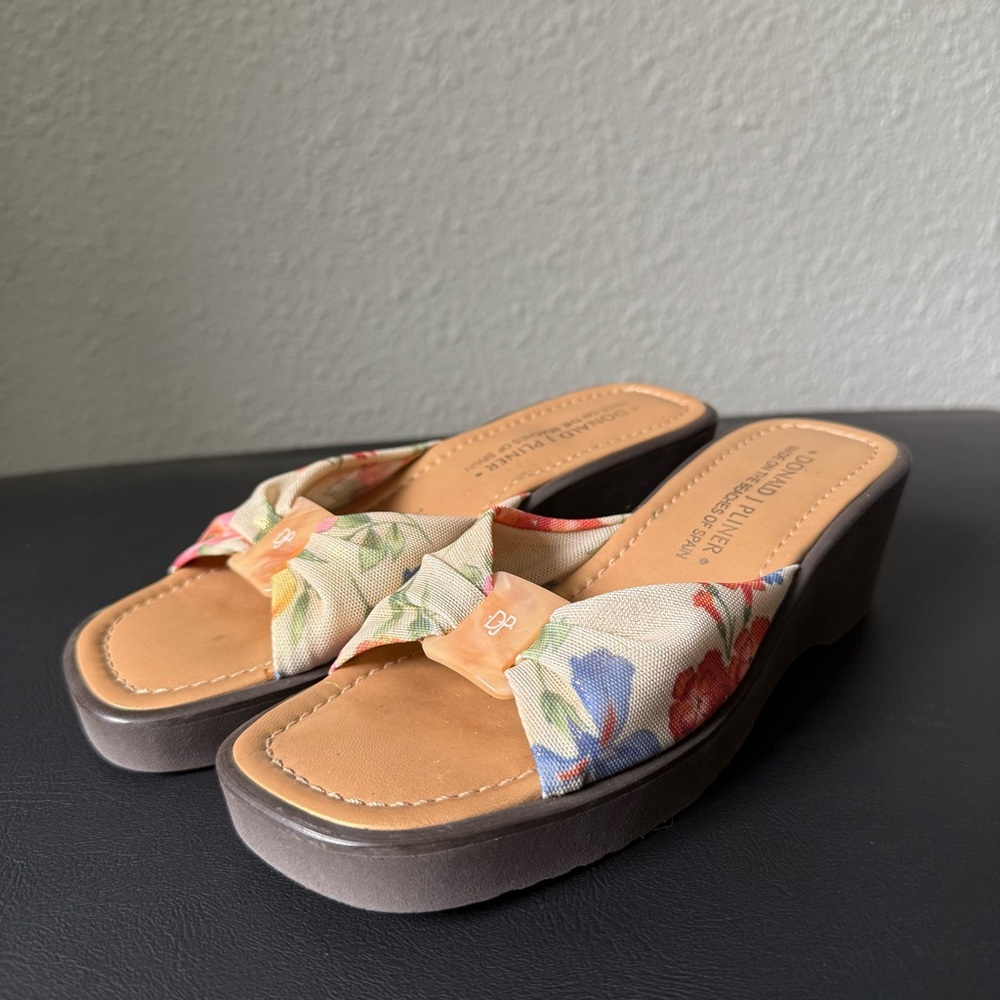 Donald J Pliner floral slide wedges size 7